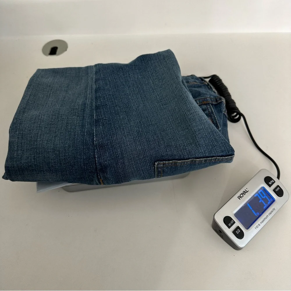 MAX STUDIO Capris Jeans Size 4 Cuffed 4 Pockets cropped New